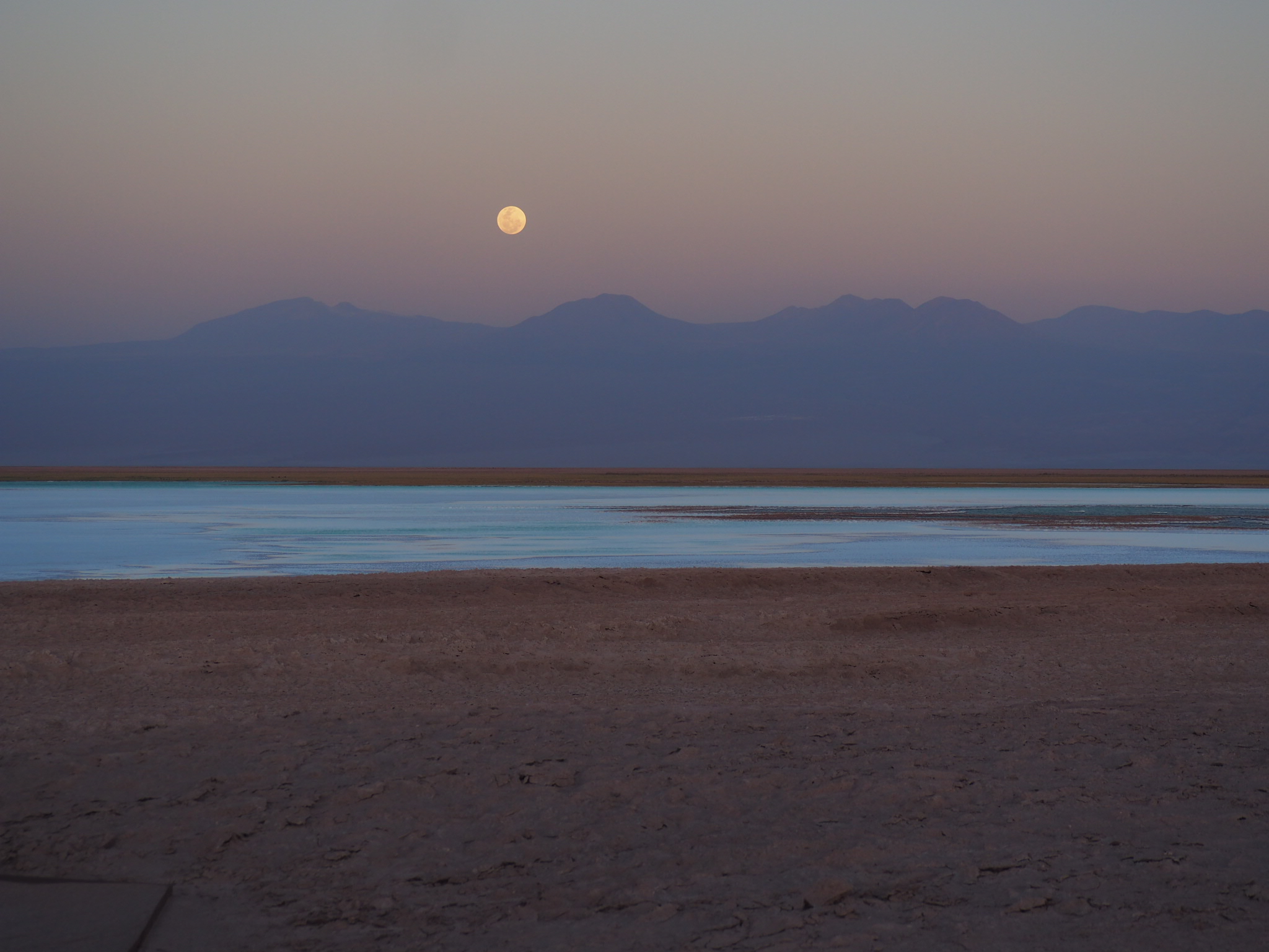 Sonnenuntergang mit Vollmond