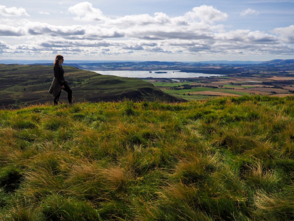 Am Gipfel erwarten uns traumhafte Ausblicke in die Highlands