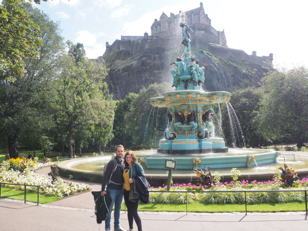Die Sonne in den Princes Street Gardens genießen