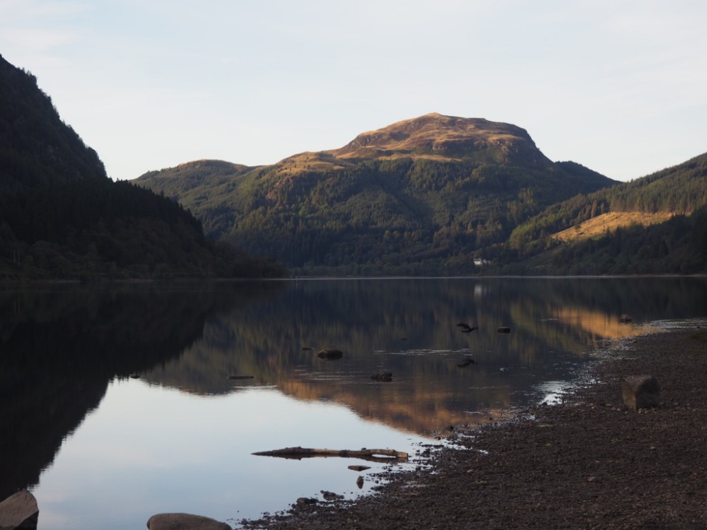 Zwischenstopp auf dem Rückweg an einem spiegelglatten See