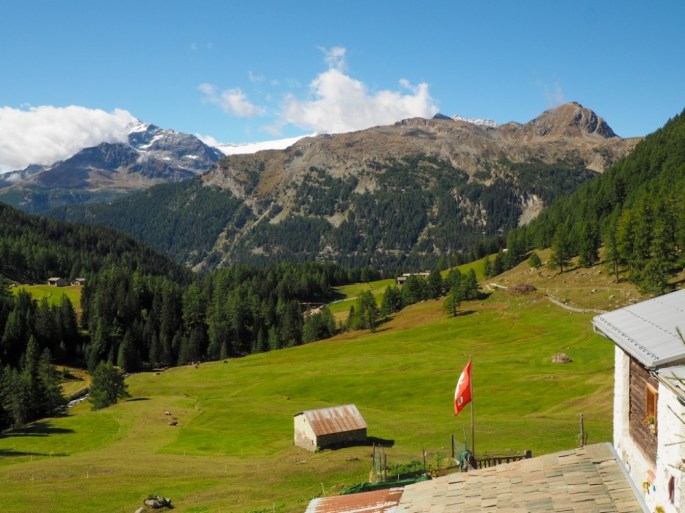 Der Weg nach oben, gesäumt vom einem wunderschönen Panorama
