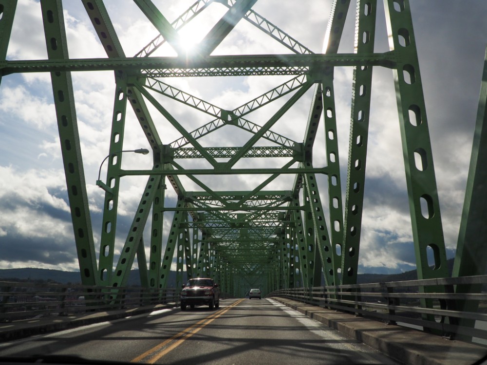 Eine coole Brücke führt uns nach New Brunswick