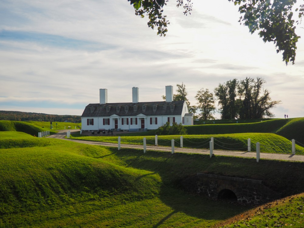 Fort Anne, umgeben von wahnsinnig grünen Wiesen