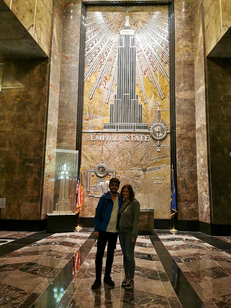 Kurzes Erinnerungsfoto im Empire State Building