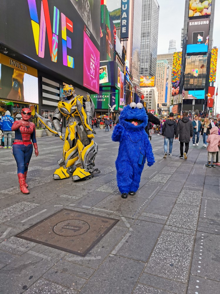 Der Times Square ist auch tagsüber einen Besuch wert 😀
