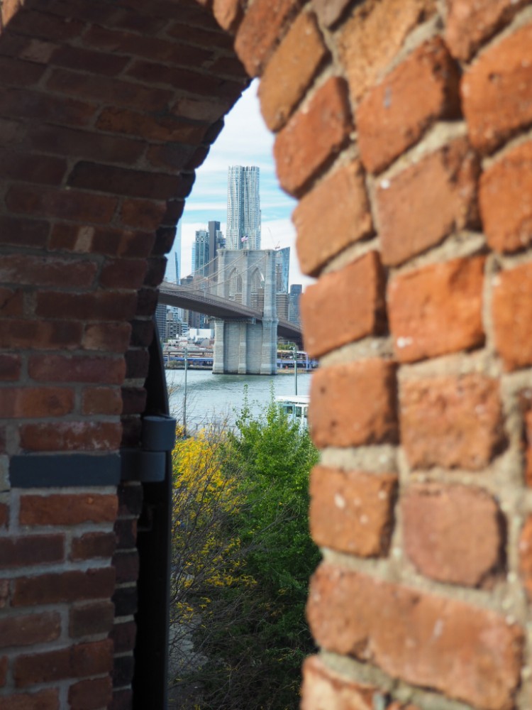 Von der kleinen Mall in Brooklyn kann man super über den Hudson River schauen
