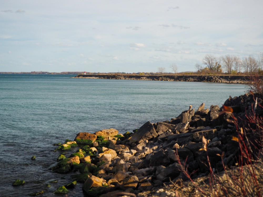 Blick auf den Ontariosee und den kleinen Leuchtturm