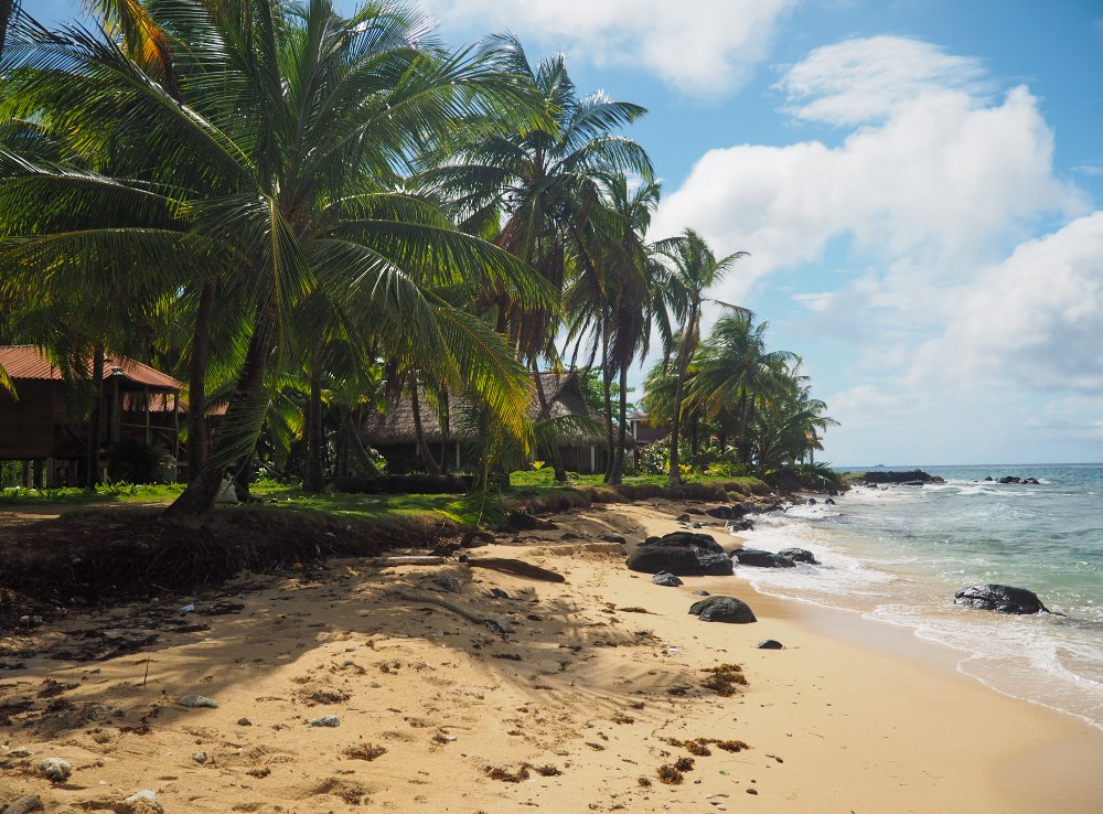Der superschöne Strand direkt vor unserem Bungalow