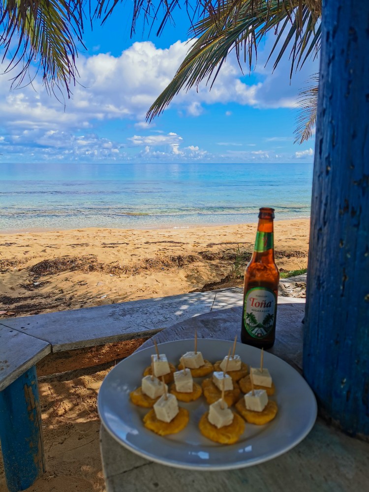 Klassisch nicaraguanischer Snack - Tostones con Queso