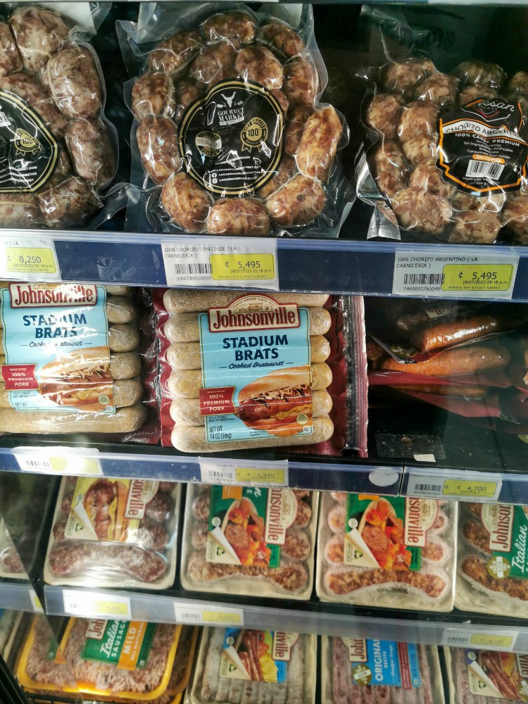 Hier gibt es sogar Stadionbratwurst