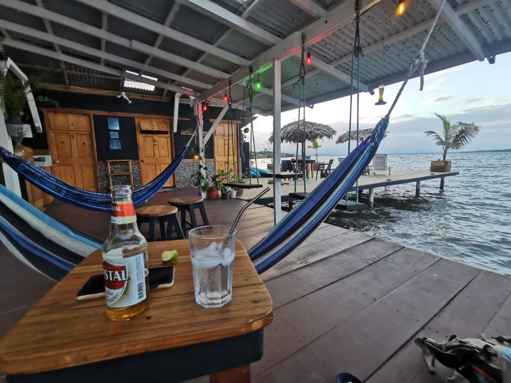 Bier und Gin Tonic auf der tollen Terrasse
