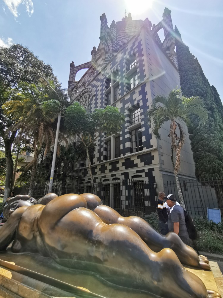 Das schöne Kulturzentrum, das wie eine Kirche aussieht