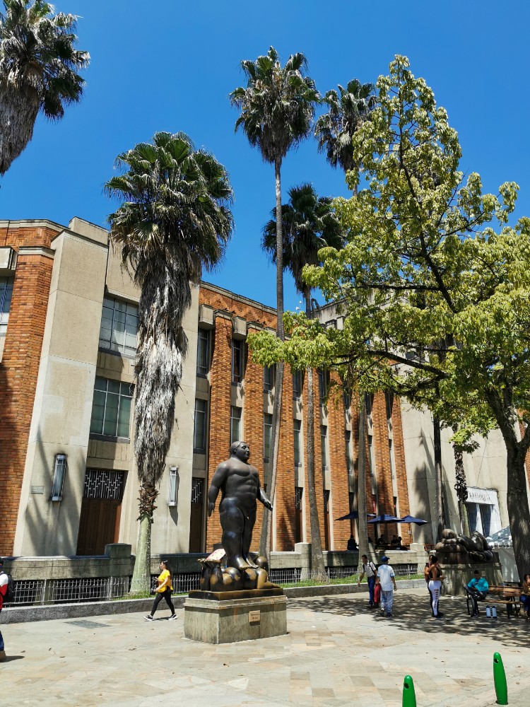 Bronzestatuen von Fernando Botero, dem berühmtesten Künstler Kolumbiens