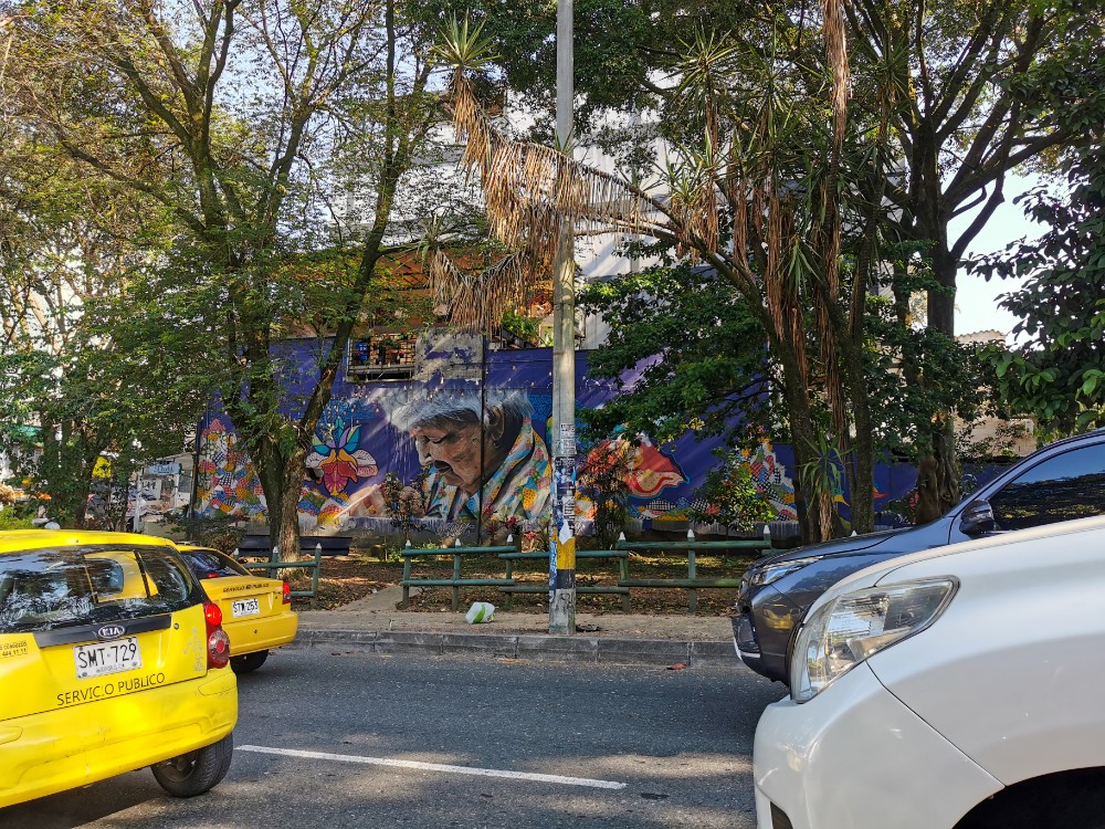 Schon auf dem Hinweg entdecken wir tolle Kunstwerke