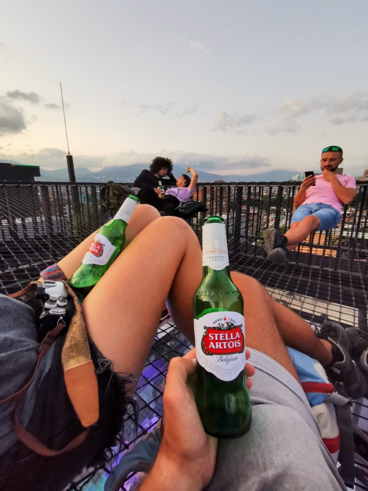 Entspanntes Bier auf dem Sternennetz