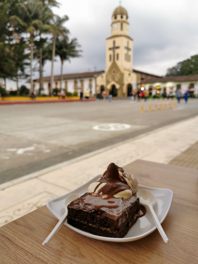 Ein leckerer Brownie mit Eis zur Belohnung
