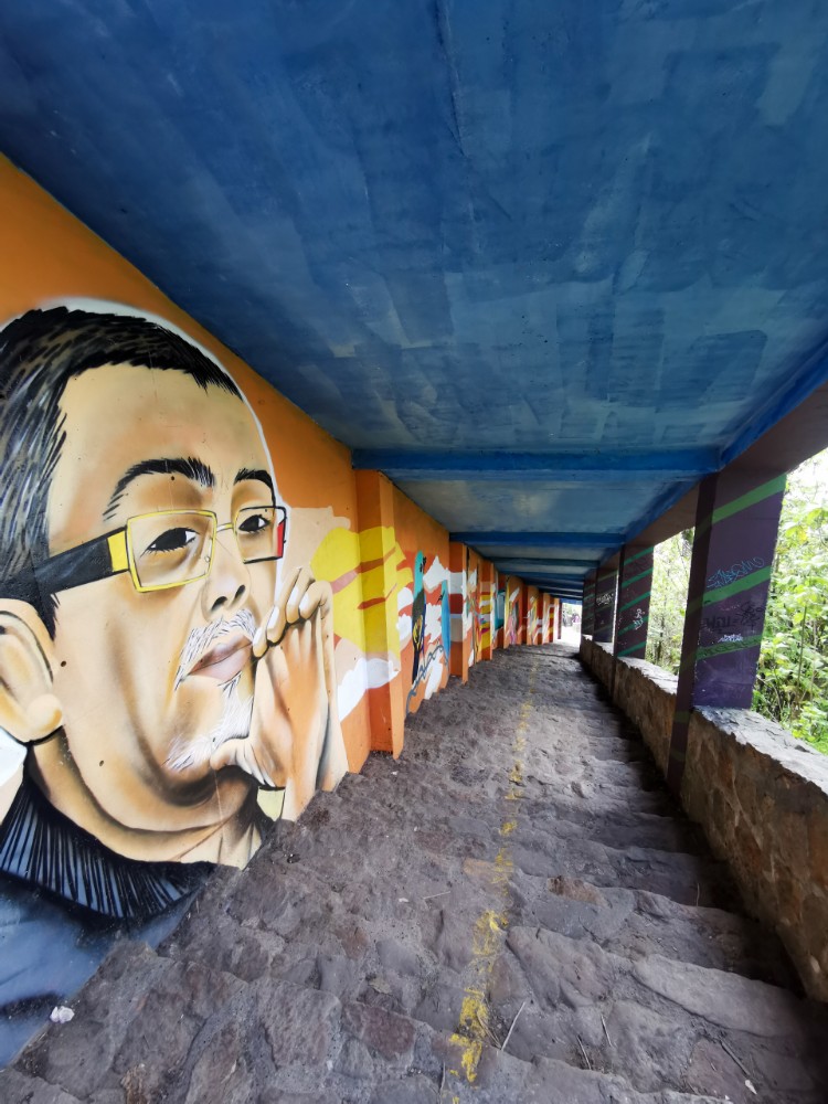 Sogar hier gibt es Kunst auf dem Weg