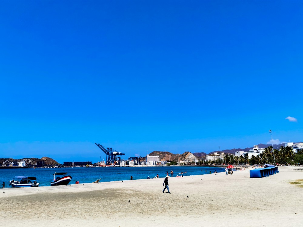 Der Stadtstrand mit Blick auf den Hafen 😀