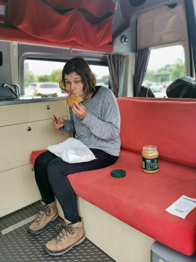 Mein "nach zwei Stunden Supermarkt erstmal einen Scone mit Erdnussbutter"-Gesicht
