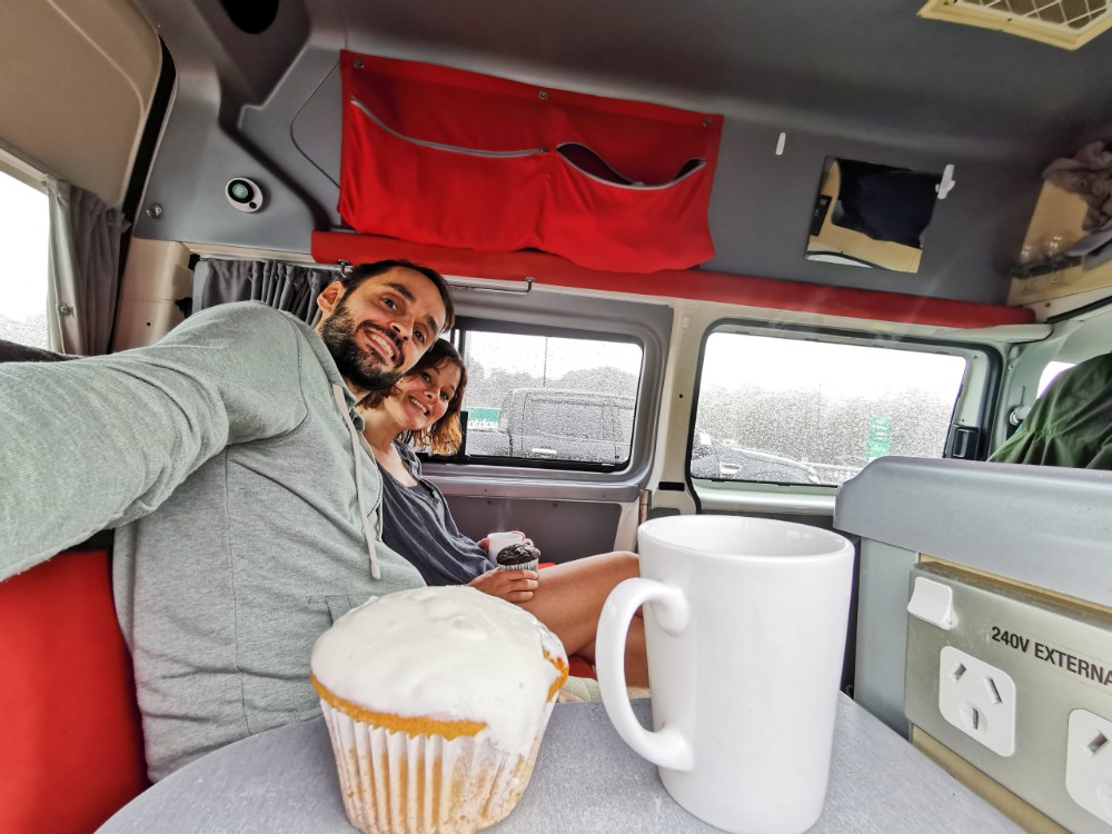 Gemütlicher Kaffee auf dem Parkplatz 😀