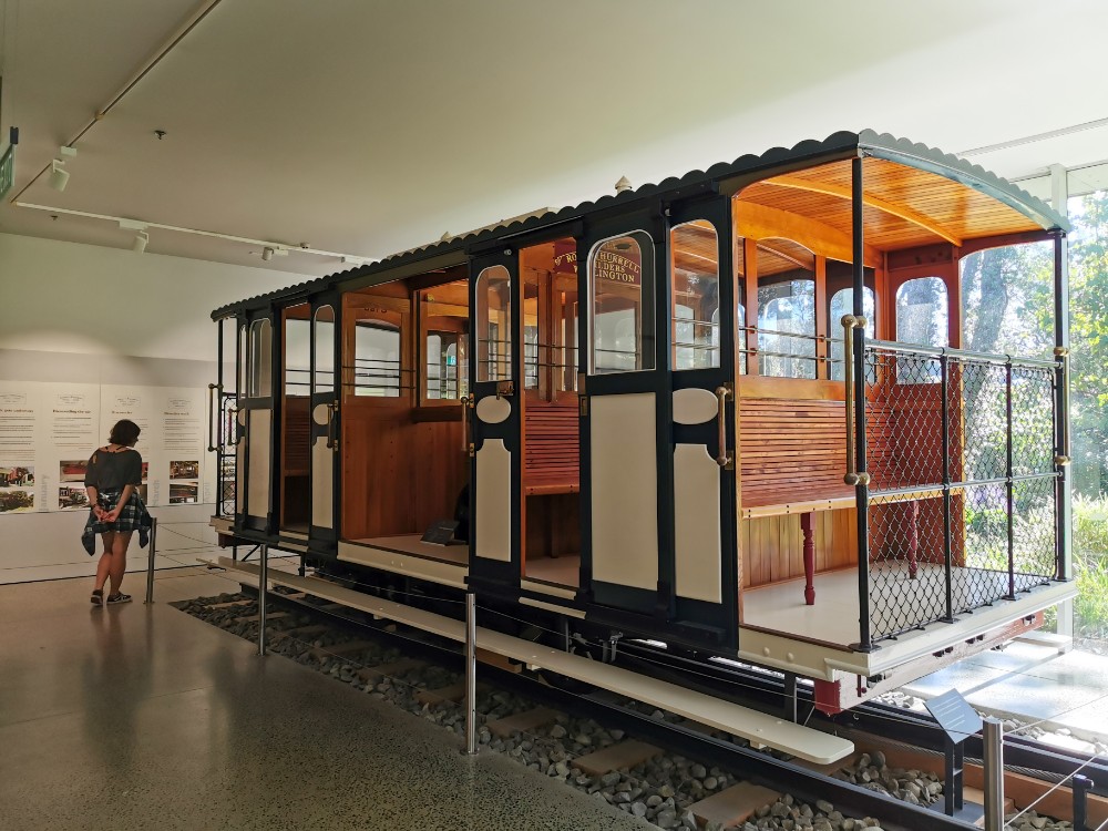 Einen ganz alten Wagen gab es auch noch im Museum
