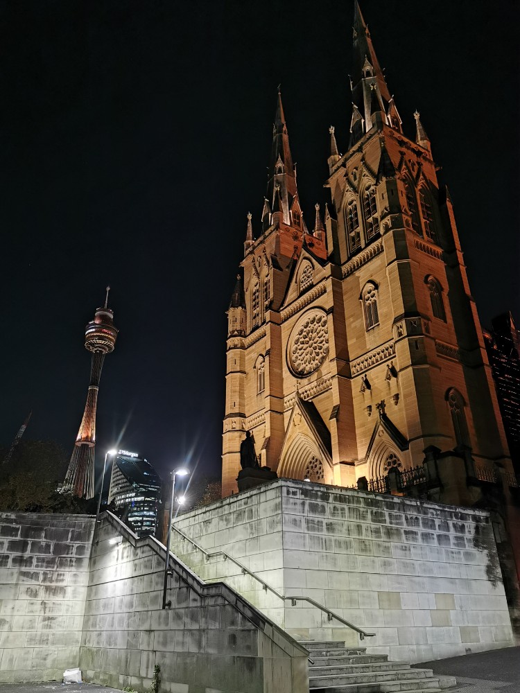 Im Hintergrund das Tower Eye