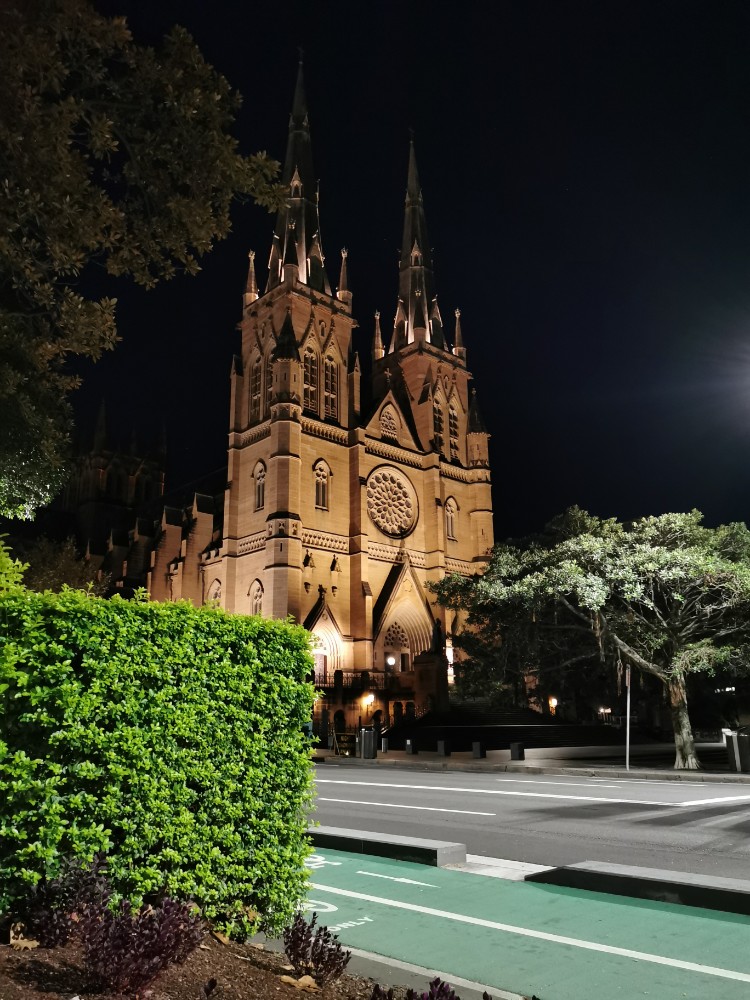 Die schöne St. Mary's Cathedral um die Ecke