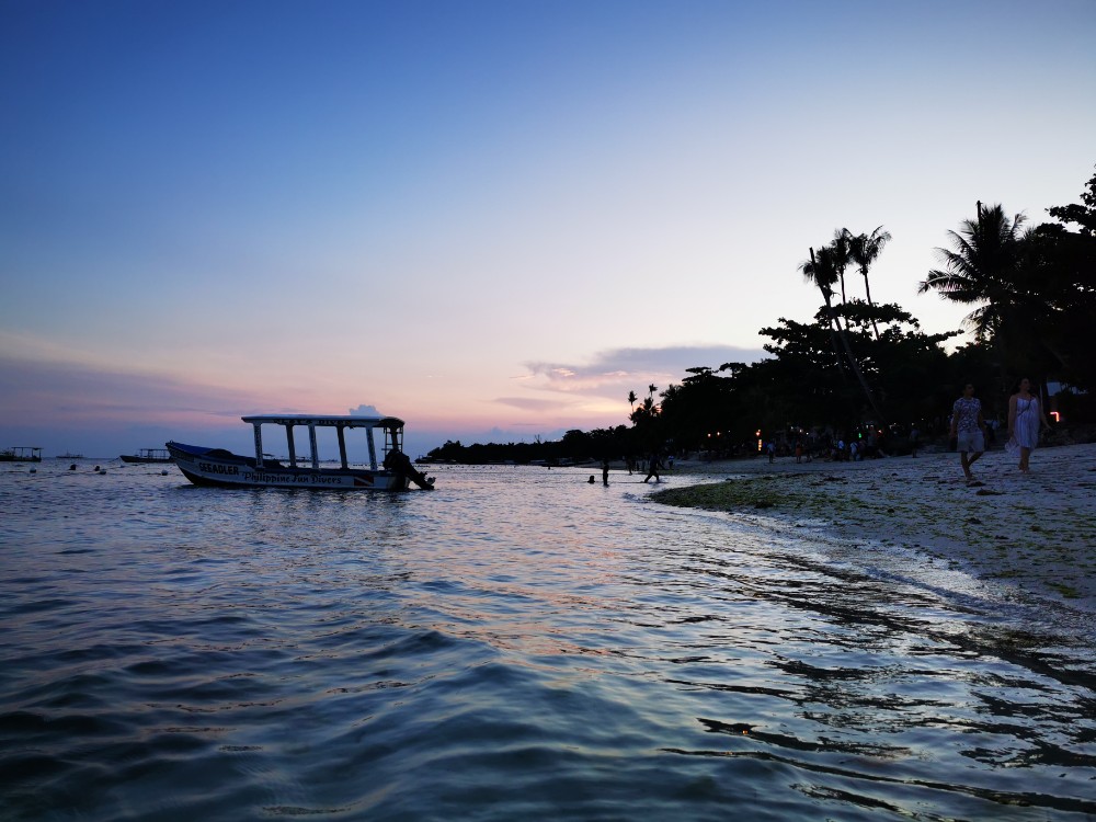 Unser erster Sonnenuntergang auf den Philippinen lässt Luft nach oben 😀