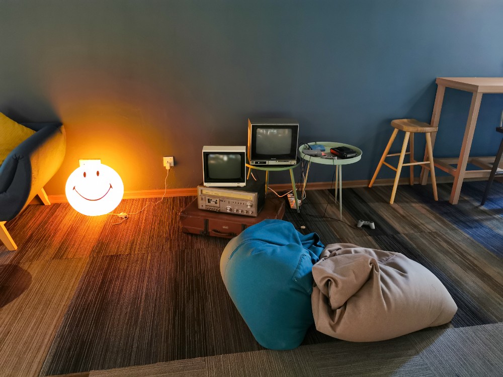 Es gibt sogar eine Ecke mit Videospielen 😀