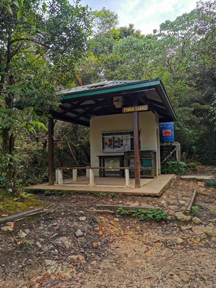 Immer wieder gibt es Shelter für kurze Pausen