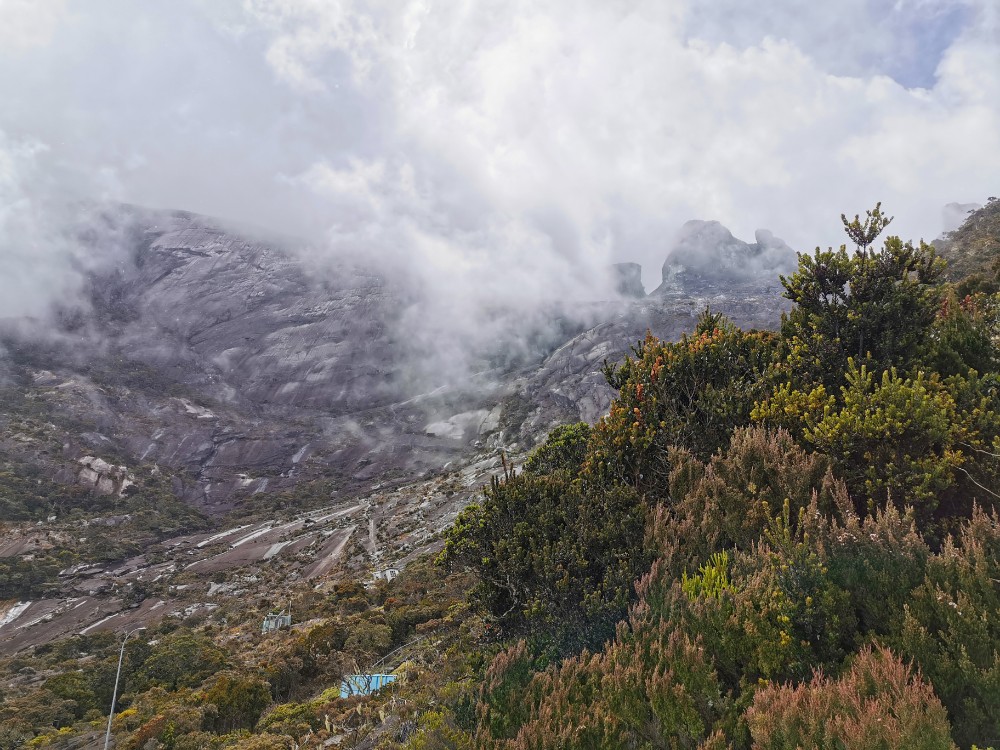Der Ausblick aus der Pendant Hut auf den Gipfel