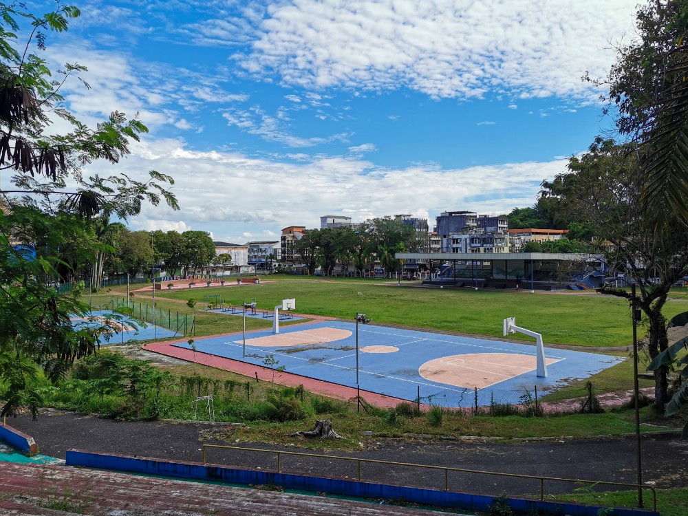 Einen Sportplatz gibt's auch