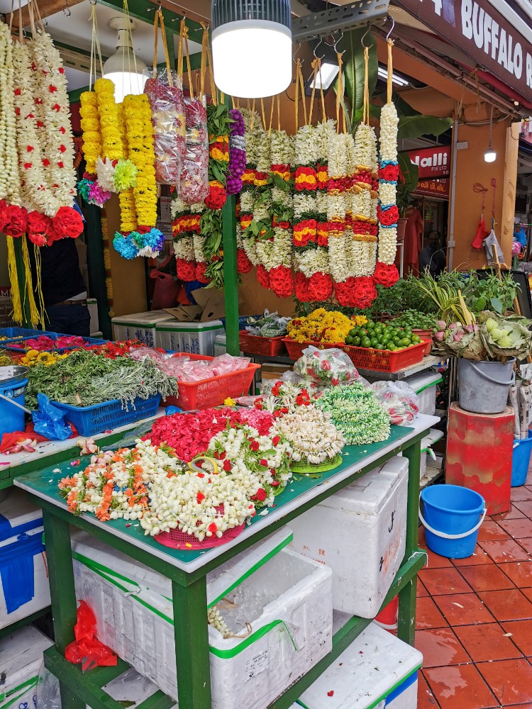 Ganz viele Blumenstände, es riecht himmlisch