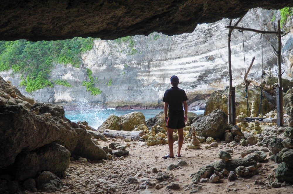 Durch einen kleinen Tunnel geht es zum anderen Strand