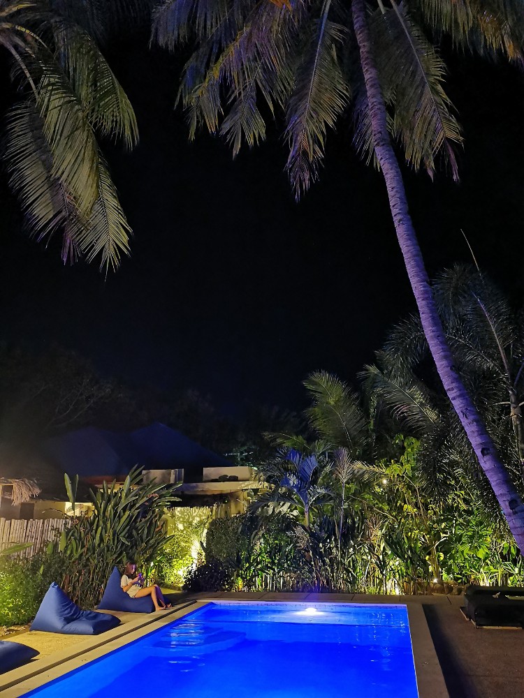 Der schöne Pool im World BnB