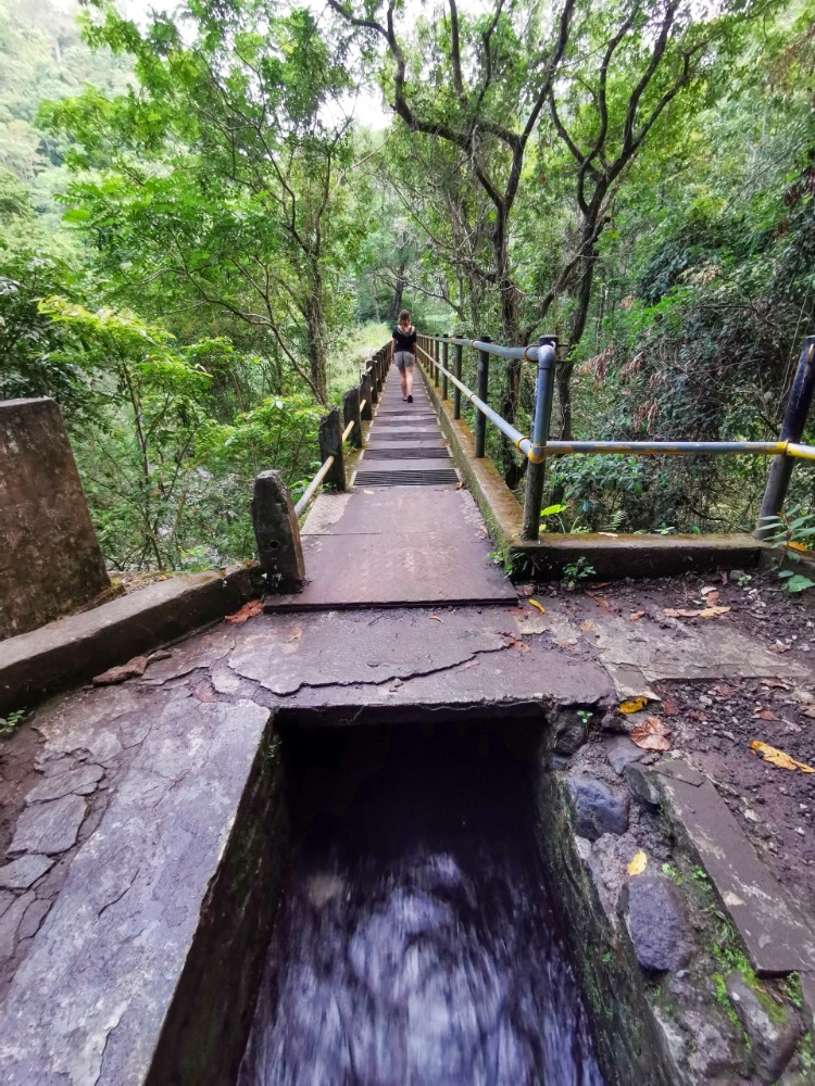 Man läuft sogar über ein Viadukt
