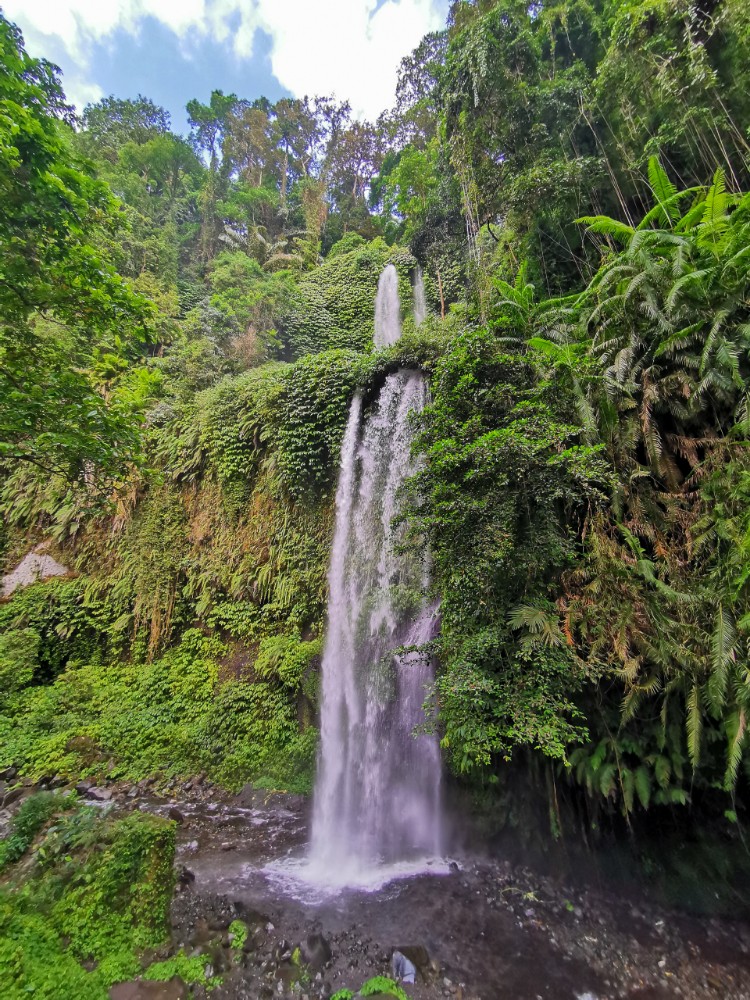 Der schöne Tiu Kelep Waterfall