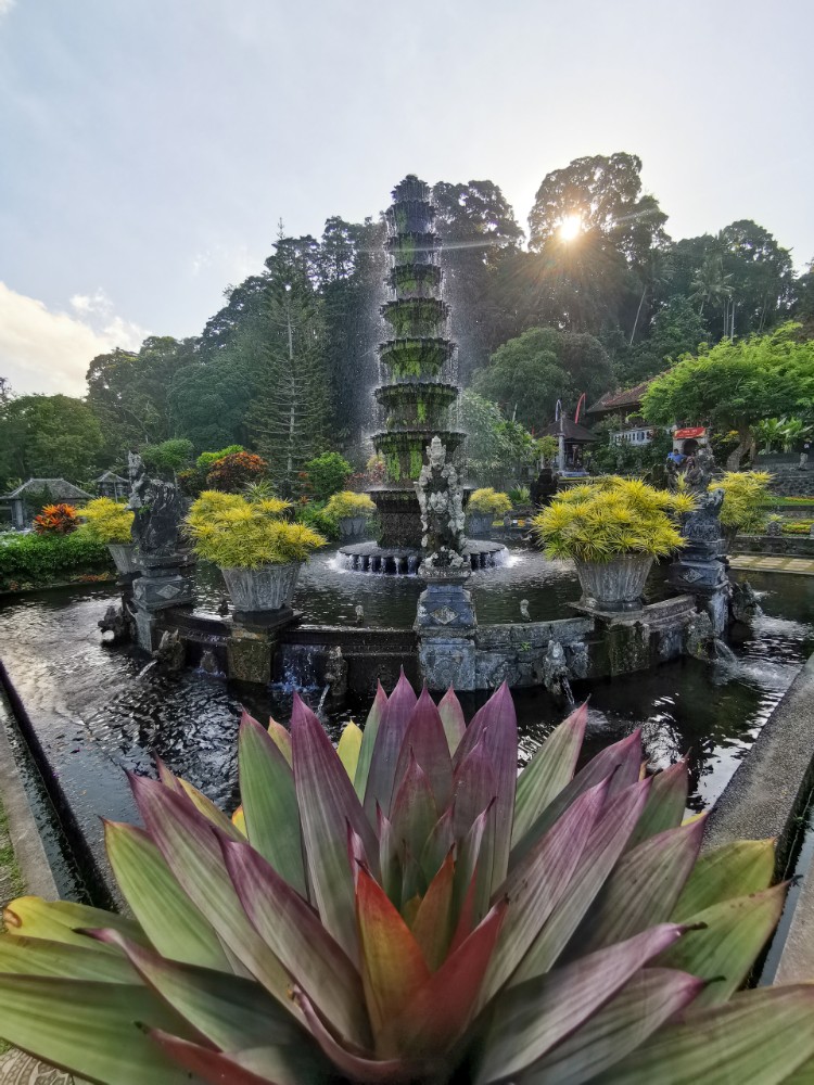 Der größte und prachtvollste Brunnen der Anlage