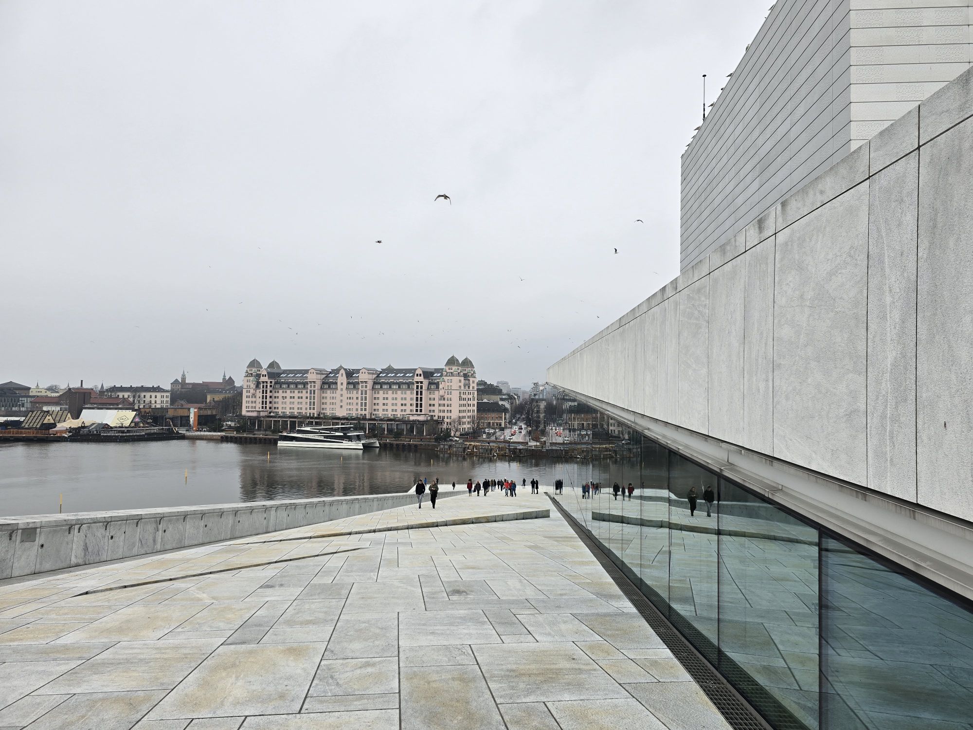 Von der Oper aus hat man einen tollen Blick auf die Stadt