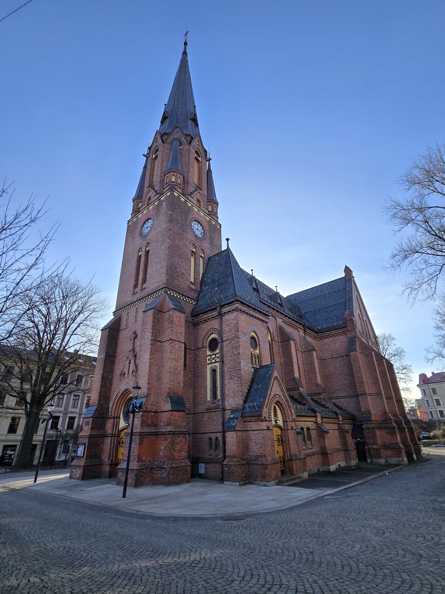 Eine schöne Kirche gibt's hier auch