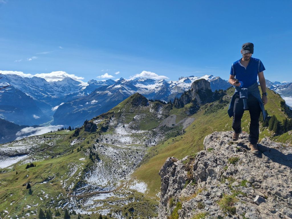 Marcus klettert natürlich wieder auf alle Felsen 😃