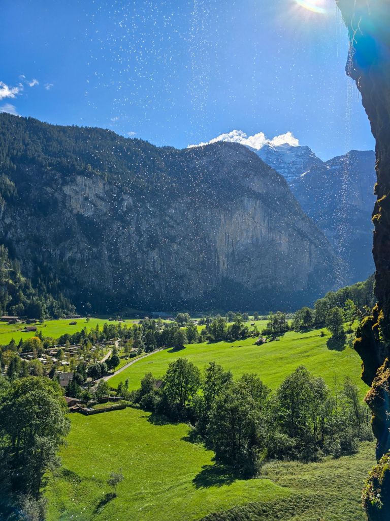 Man konnte sogar ein bisschen hinter den Wasserfall 😊