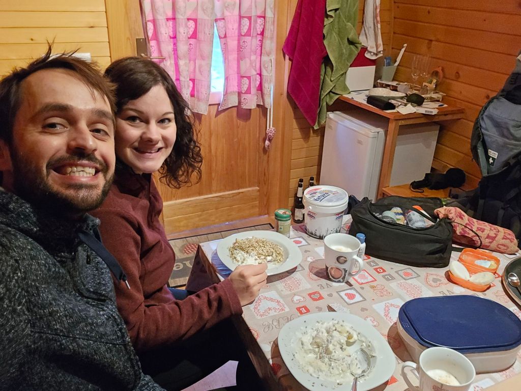 Ein letztes Frühstück in unserem Iglu