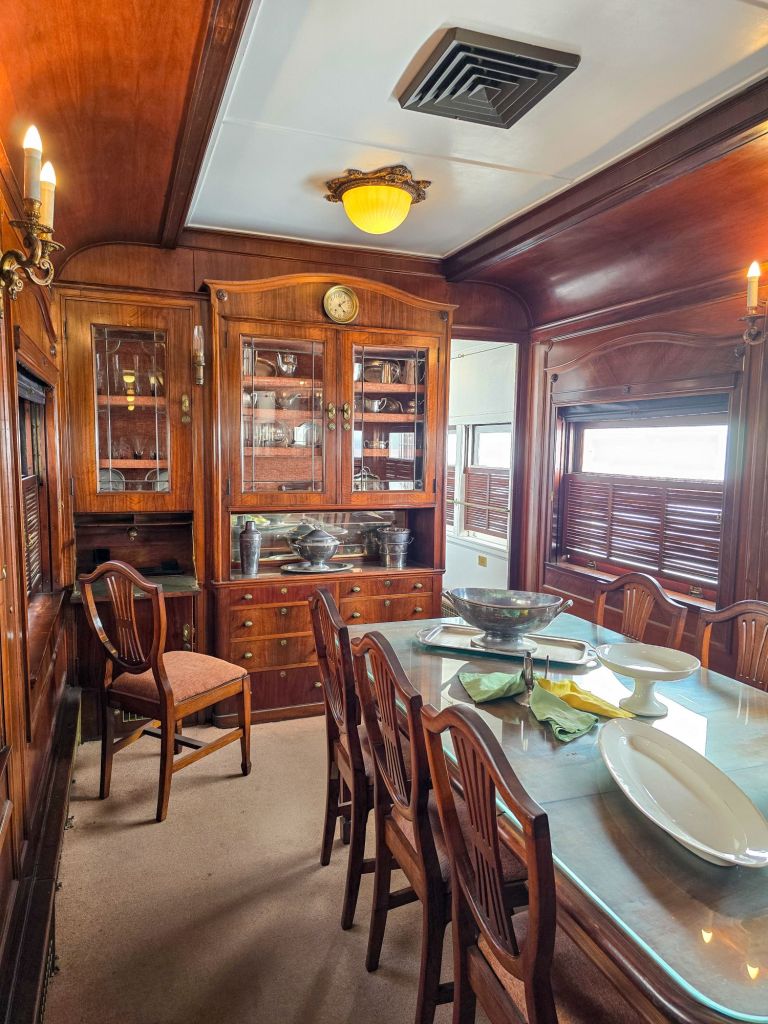 Das Speisezimmer im Waggon