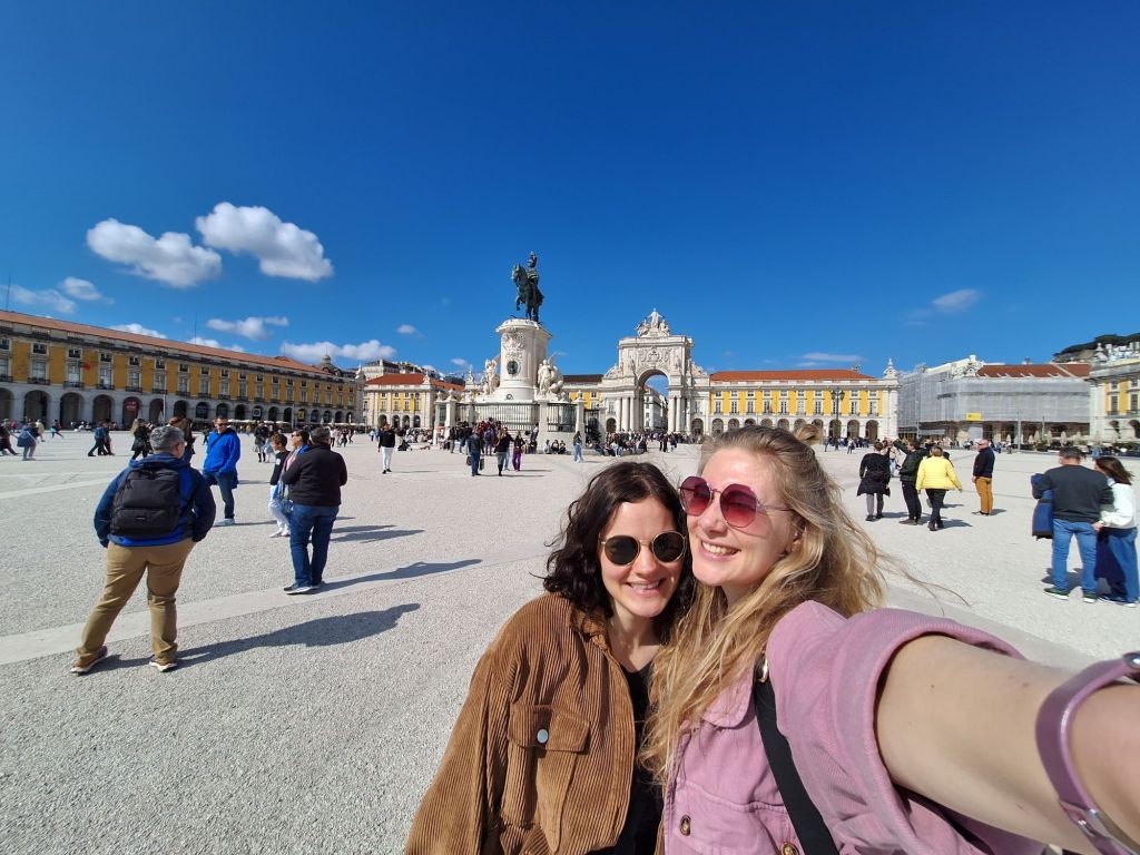 Zuerst schauen wir uns den Praça do Comércio an