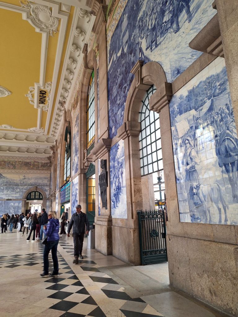 Der coole San Bento Bahnhof