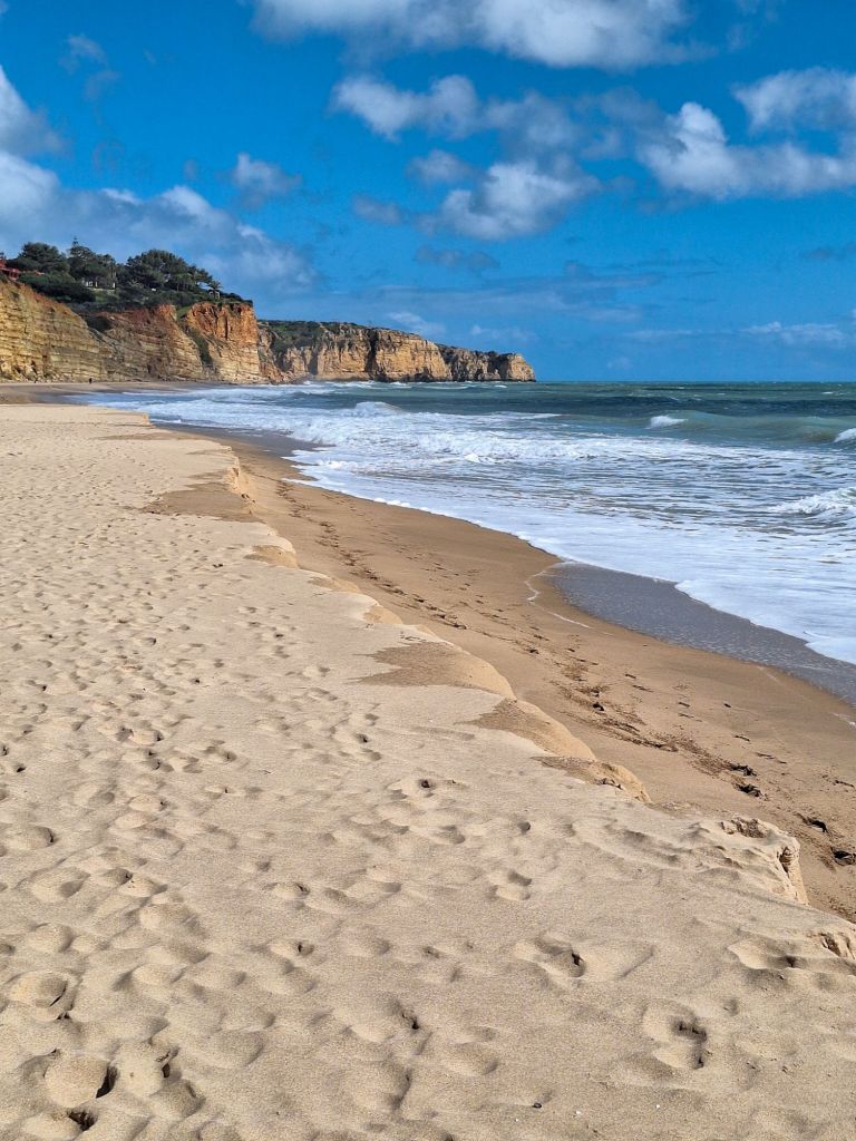 Die schöne Praia de Porto Mós