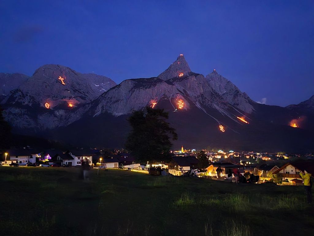 Üüüberall Bergfeuer ☺️