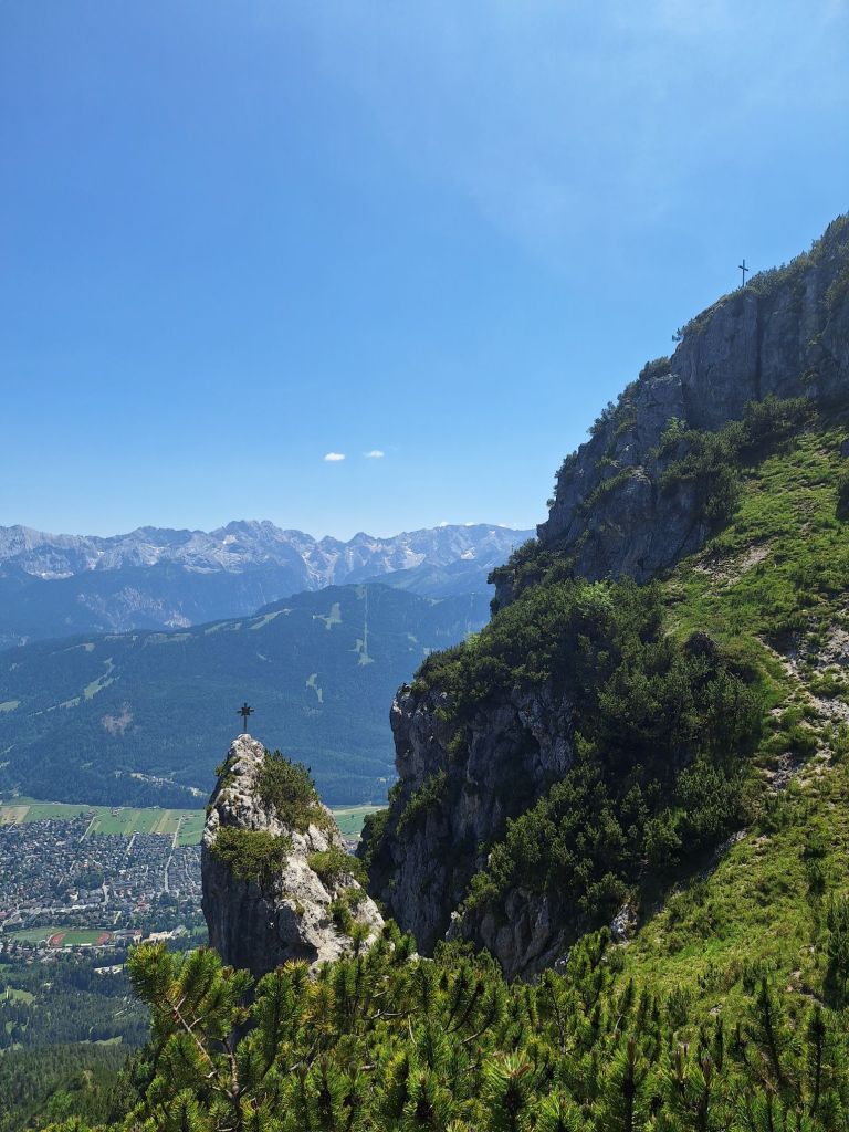 Da hat sich ein zweites Gipfelkreuz ins Bild gemogelt