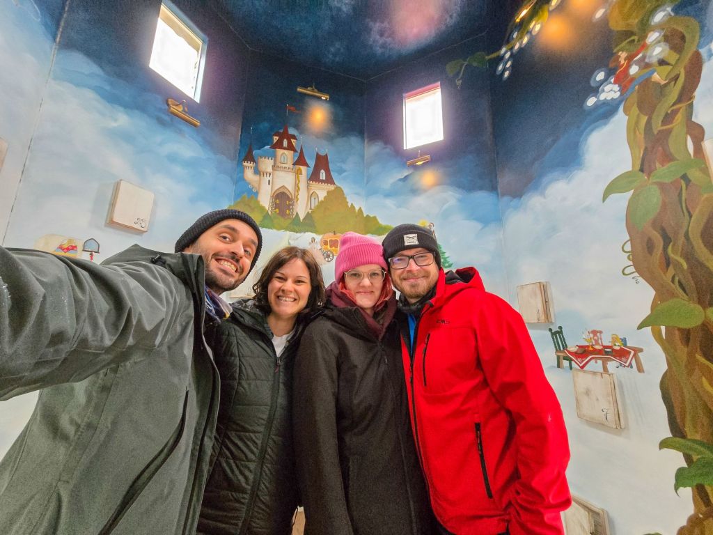 Gruppenfoto im größten Adventskalender Welt